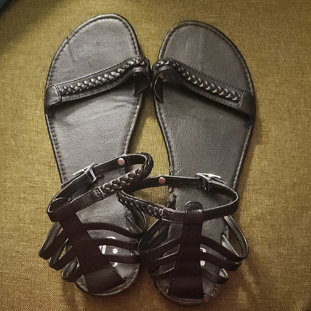 Women's Black Flat Sandals